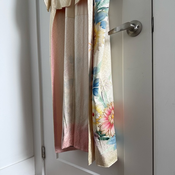 Vintage yellow Japanese silk kimono haori robe jacket with hand painted flowers - Picture 7 of 8